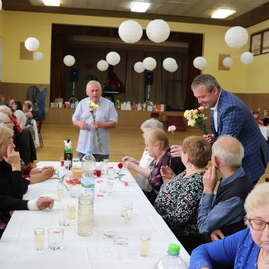 Zväčšiť fotografiu - Neoceniteľnú úlohu mám oslávili na viacerých miestach v trenčianskom kraji - IMG_8273