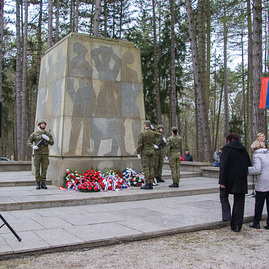Zväčšiť fotografiu - Nezabúdajme na tých, ktorí položili život za našu slobodu - TSK_Brezina2023_mini (20 of 38)