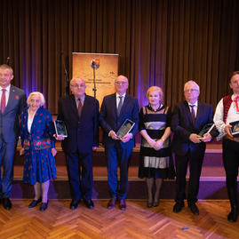 Zväčšiť fotografiu - Nominujte výnimočnú osobnosť kraja - 20230327_TSK_verejne_uznania_151w