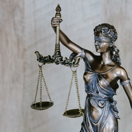Zväčšiť fotografiu - Nová súdna mapa zväčší priepasť medzi súdom a občanom - tingey-injury-law-firm-DZpc4UY8ZtY-unsplash