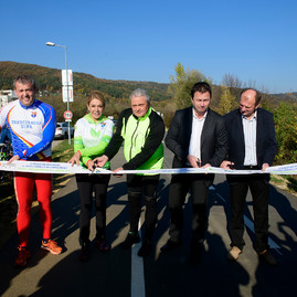 Nová unikátna cyklotrasa vedie do kúpeľov, svoje miesto na nej majú chodci aj cyklisti - 20181022_TSK_PU_cyklotrasa_029w