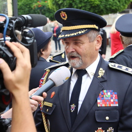 Zväčšiť fotografiu - Nové hasičské vozidlo slávnostne posvätili v trenčianskych tepliciach - IMG_0223_zmensena