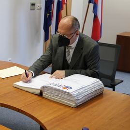 Zväčšiť fotografiu - Nové programové obdobie témou stretnutia na trenčianskej župe - IMG_0033