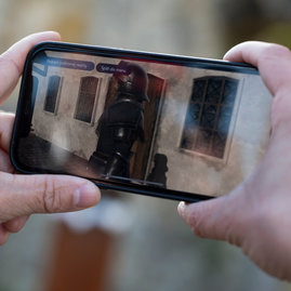 Zväčšiť fotografiu - Novinkami na považskom hrade otvorili turistickú sezónu - 20240408_POVAZSKY_HRAD_018w
