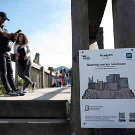Zväčšiť fotografiu - Novinkami na považskom hrade otvorili turistickú sezónu - 20240408_POVAZSKY_HRAD_026w