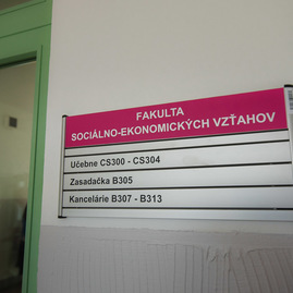 Zväčšiť fotografiu - Nový akademický rok otvorili v zrekonštruovaných priestoroch - TSK_TnUNI_otvorenie fak (21 of 42)