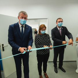 Zväčšiť fotografiu - Nový akademický rok otvorili v zrekonštruovaných priestoroch - TSK_TnUNI_otvorenie fak (23 of 42)
