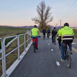 Zväčšiť fotografiu - Nový úsek Vážskej cyklomagistrály je tesne pred dokončením