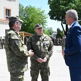 Zväčšiť fotografiu - Nový veliteľ pozemných síl os sr si slávnostne prevzal funkciu