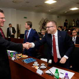 O budúcnosti hornej nitry dnes prišla na župu diskutovať aj európska komisia - 20180205_TN_TSK_Sefcovic_005