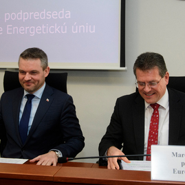 O budúcnosti hornej nitry dnes prišla na župu diskutovať aj európska komisia - 20180205_TN_TSK_Sefcovic_012