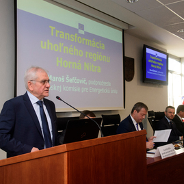 O budúcnosti hornej nitry dnes prišla na župu diskutovať aj európska komisia - 20180205_TN_TSK_Sefcovic_016