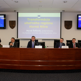 O budúcnosti hornej nitry dnes prišla na župu diskutovať aj európska komisia - 20180205_TN_TSK_Sefcovic_022