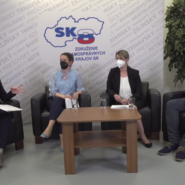 Zväčšiť fotografiu - O eurofondoch a investíciách do regiónov s ministrom hospodárstva - konferencia SK8