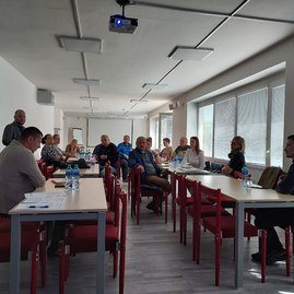 Zväčšiť fotografiu - O hlasy verejnosti bojuje v považskobystrickom okrese najviac projektov - 20220505_093536