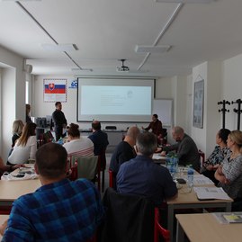 Zväčšiť fotografiu - O hlasy verejnosti bojuje v považskobystrickom okrese najviac projektov - IMG_0169