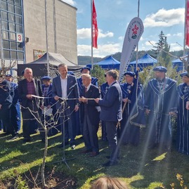 Zväčšiť fotografiu - Obľúbený záhradkársky veľtrh opäť na trenčianskom výstavisku - 20230412_103409