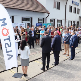 Zväčšiť fotografiu - Obyvatelia trenčianskej župy sa previezli vodíkovým vlakom - IMG_8611