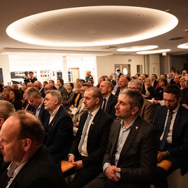 Zväčšiť fotografiu - Ocenili sme osobnosti kraja, ktorých práca inšpiruje nás všetkých - TSK_verejne_uznania za 2024_mini-37