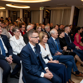 Zväčšiť fotografiu - Ocenili sme tých, ktorí sa nesnažia byť slávnymi, ale hodnotnými