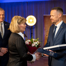 Zväčšiť fotografiu - Ocenili sme tých, ktorí sa nesnažia byť slávnymi, ale hodnotnými