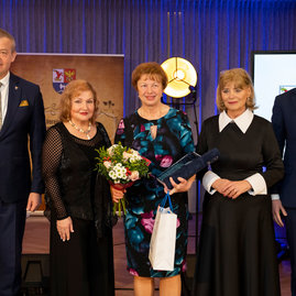 Zväčšiť fotografiu - Ocenili sme tých, ktorí sa nesnažia byť slávnymi, ale hodnotnými