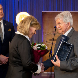 Zväčšiť fotografiu - Ocenili sme tých, ktorí sa nesnažia byť slávnymi, ale hodnotnými