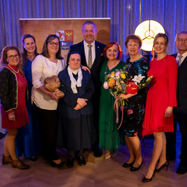 Zväčšiť fotografiu - Ocenili sme tých, ktorí sa nesnažia byť slávnymi, ale hodnotnými