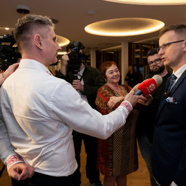 Zväčšiť fotografiu - Ocenili sme tých, ktorí sa nesnažia byť slávnymi, ale hodnotnými