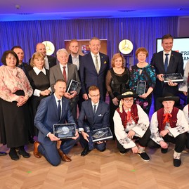 Zväčšiť fotografiu - Ocenili sme tých, ktorí sa nesnažia byť slávnymi, ale hodnotnými