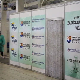 Zväčšiť fotografiu - Očkovanie vo veľkokapacitnom krajskom očkovacom centre pokračuje - IMG_0014