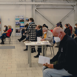 Zväčšiť fotografiu - Očkovanie vo veľkokapacitnom krajskom očkovacom centre pokračuje - TSK_KVOC TN_27.3.-64