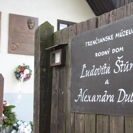 Zväčšiť fotografiu - Odkaz alexandra dubčeka predmetom celoslovenskej literárnej súťaže - rodny dom stura a dubceka
