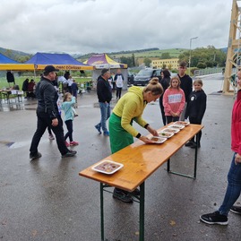 Zväčšiť fotografiu - Október začali súťažou vo varení gulášu - 20221001_141337