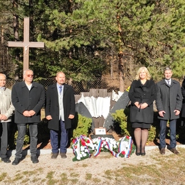 Zväčšiť fotografiu - Pamätník v kamenickej doline rozpráva príbeh spred 77 rokov - IMG_20211109_120349