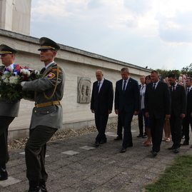 Pamiatku hrdinov, ktorí pred 75 rokmi bojovali v slovenskom národnom povstaní si uctili na jankovom vŕšku - IMG_0329