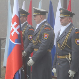 Zväčšiť fotografiu - Pamiatku hrdinov snp si pripomínajú v obci cigeľ už 45 rokov - IMG_4792_zmensena