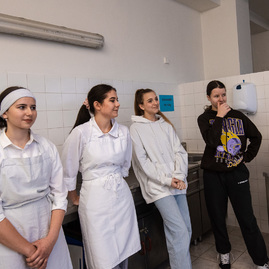 Zväčšiť fotografiu - Pečieme so zelenou župou: milá predvianočná aktivita spojila generácie - TSK_marlenka_mini (3 of 69)