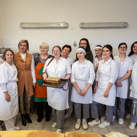 Zväčšiť fotografiu - Pečieme so zelenou župou: milá predvianočná aktivita spojila generácie - TSK_marlenka_mini (58 of 69)