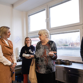 Zväčšiť fotografiu - Pečieme so zelenou župou: milá predvianočná aktivita spojila generácie - TSK_marlenka_mini (7 of 69)