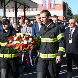 Zväčšiť fotografiu - Pestrofarebné stužky na májoch už vejú nad obcami trenčianskeho kraja