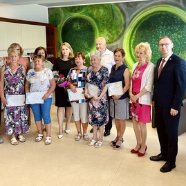 Zväčšiť fotografiu - Pilotný projekt digitálnych zručností seniorov na trenčianskej univerzite alexandra dubčeka  ukončený - IMG_8243 DiGiZr