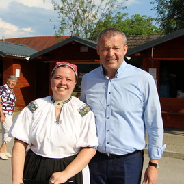 Zväčšiť fotografiu - Po prestávke hostilo papradno tradičný folklórny festival - IMG_0004