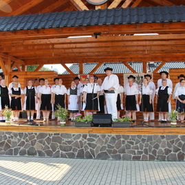 Zväčšiť fotografiu - Po prestávke hostilo papradno tradičný folklórny festival - IMG_0045