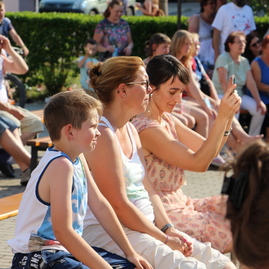 Zväčšiť fotografiu - Po prestávke hostilo papradno tradičný folklórny festival - IMG_0100