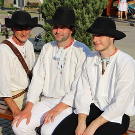 Zväčšiť fotografiu - Po prestávke hostilo papradno tradičný folklórny festival - IMG_0184