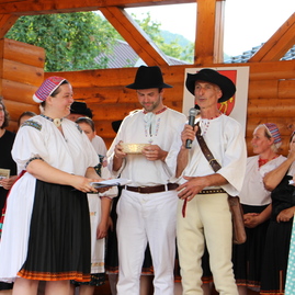 Zväčšiť fotografiu - Po prestávke hostilo papradno tradičný folklórny festival - IMG_0248