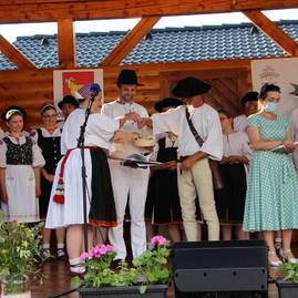 Zväčšiť fotografiu - Po prestávke hostilo papradno tradičný folklórny festival - IMG_0255