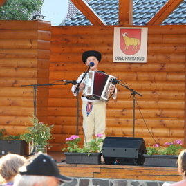 Zväčšiť fotografiu - Po prestávke hostilo papradno tradičný folklórny festival - IMG_0284