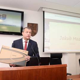 Po úrade tsk sa počas dod prechádzali hrdinovia - DOD (2)